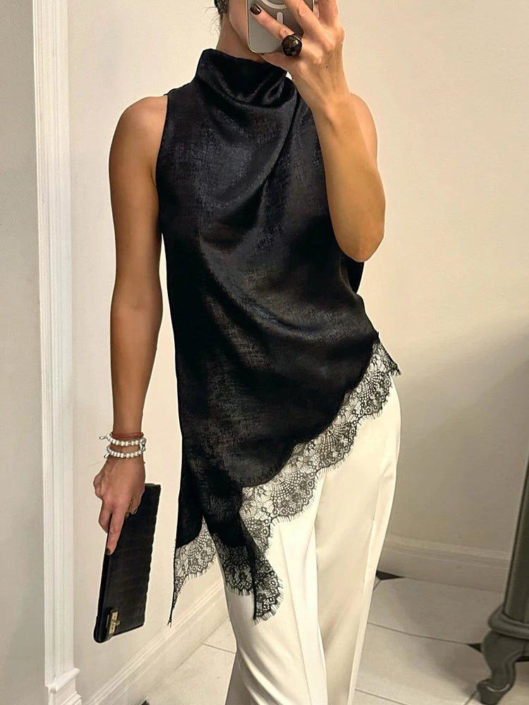 Blusa Feminina de Cetim com Renda Assimétrica