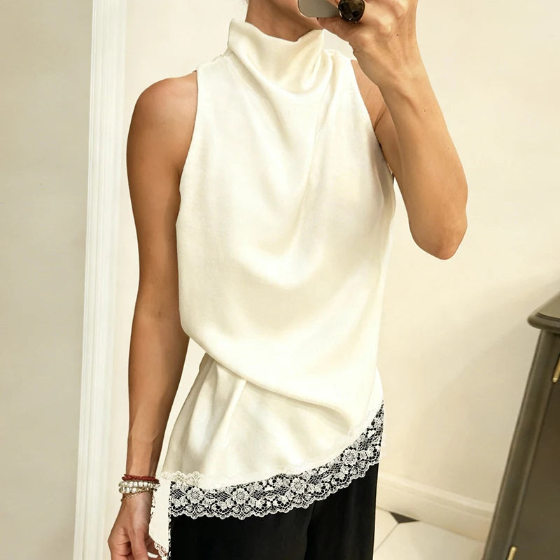 Blusa Feminina de Cetim com Renda Assimétrica