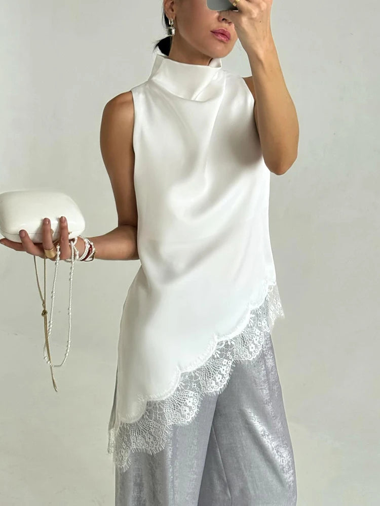 Blusa Feminina de Cetim com Renda Assimétrica